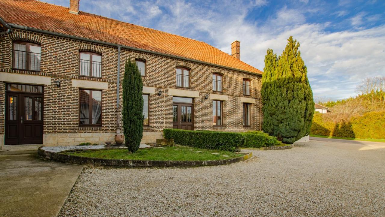 La Chambre D'Amis La Costignieres Montgueux Luaran gambar