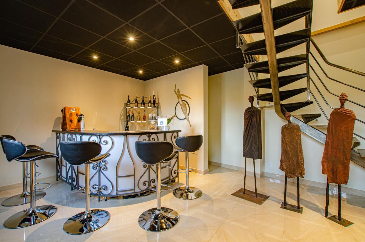 La Chambre D'Amis La Costignieres Montgueux Luaran gambar