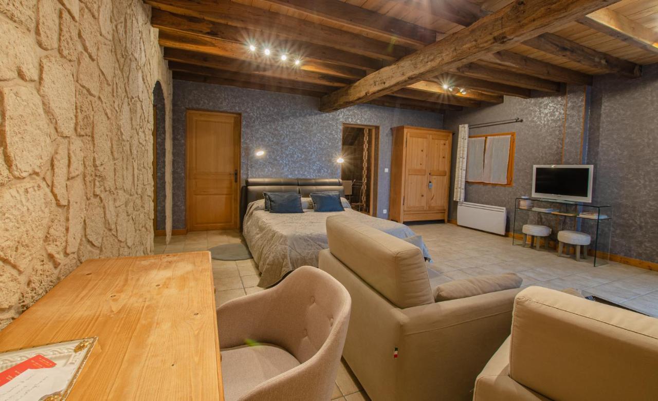La Chambre D'Amis La Costignieres Montgueux Luaran gambar