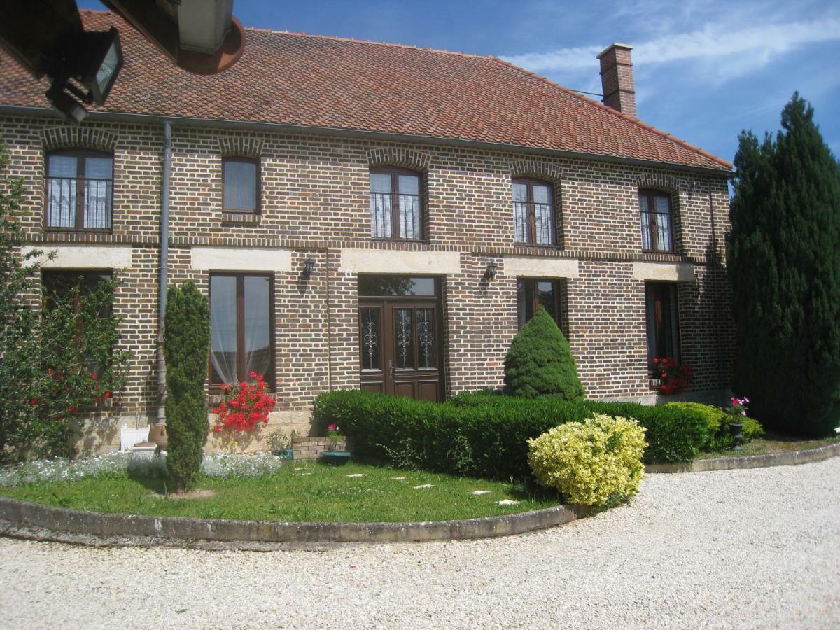 La Chambre D'Amis La Costignieres Montgueux Luaran gambar