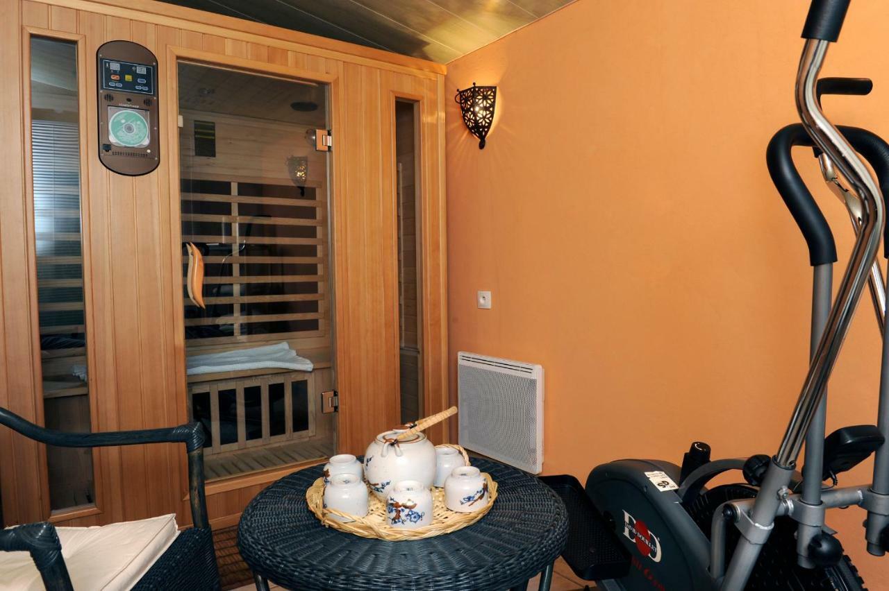 La Chambre D'Amis La Costignieres Montgueux Luaran gambar