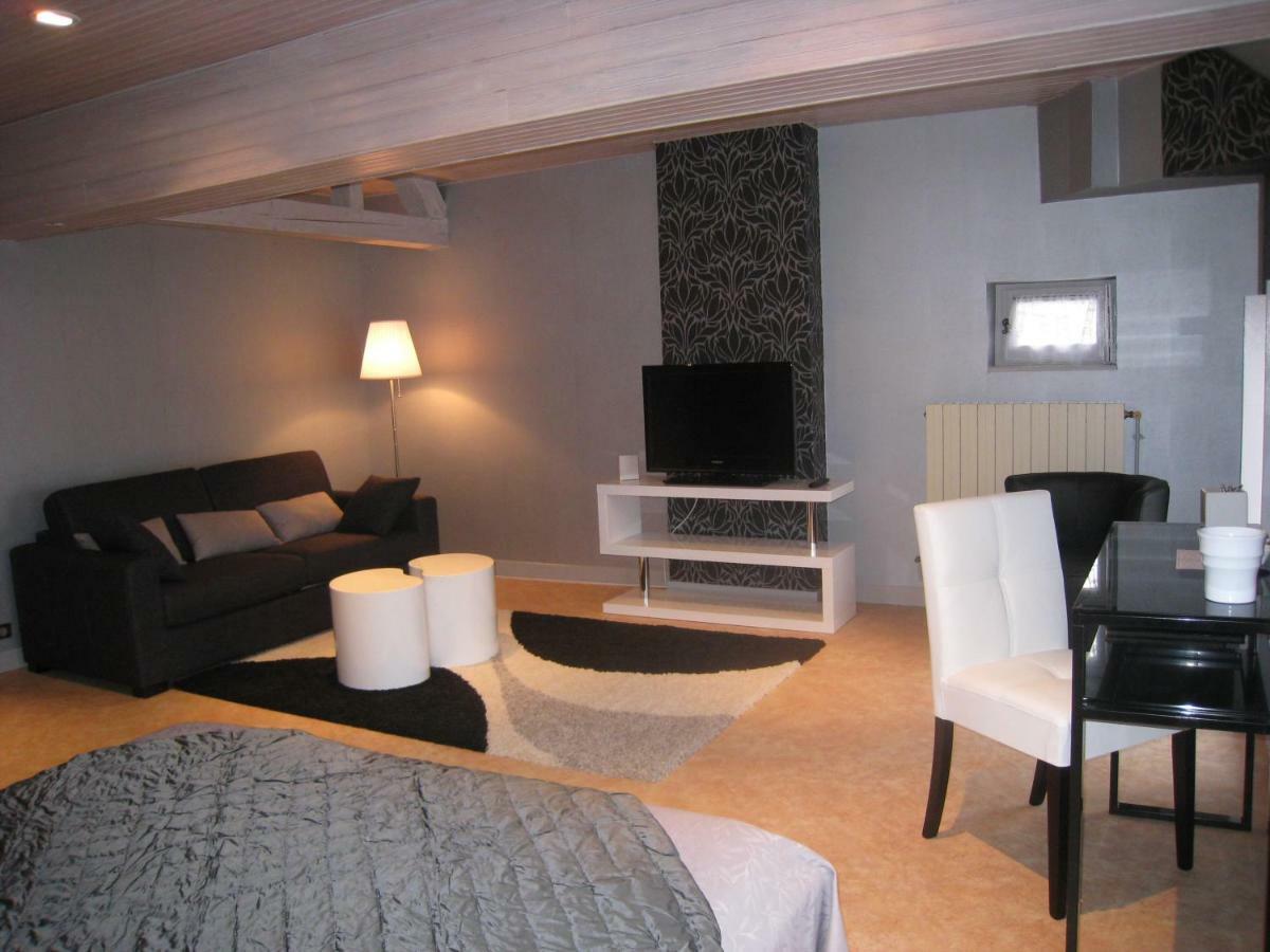 La Chambre D'Amis La Costignieres Montgueux Luaran gambar