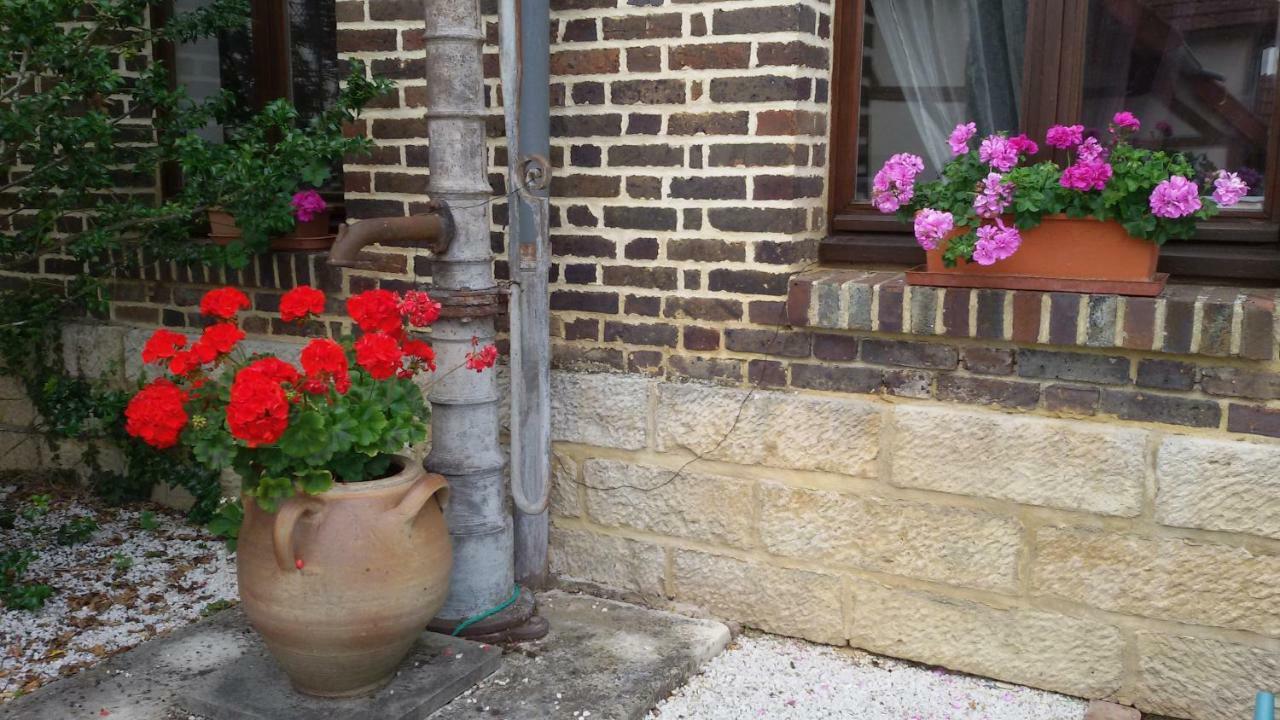 La Chambre D'Amis La Costignieres Montgueux Luaran gambar