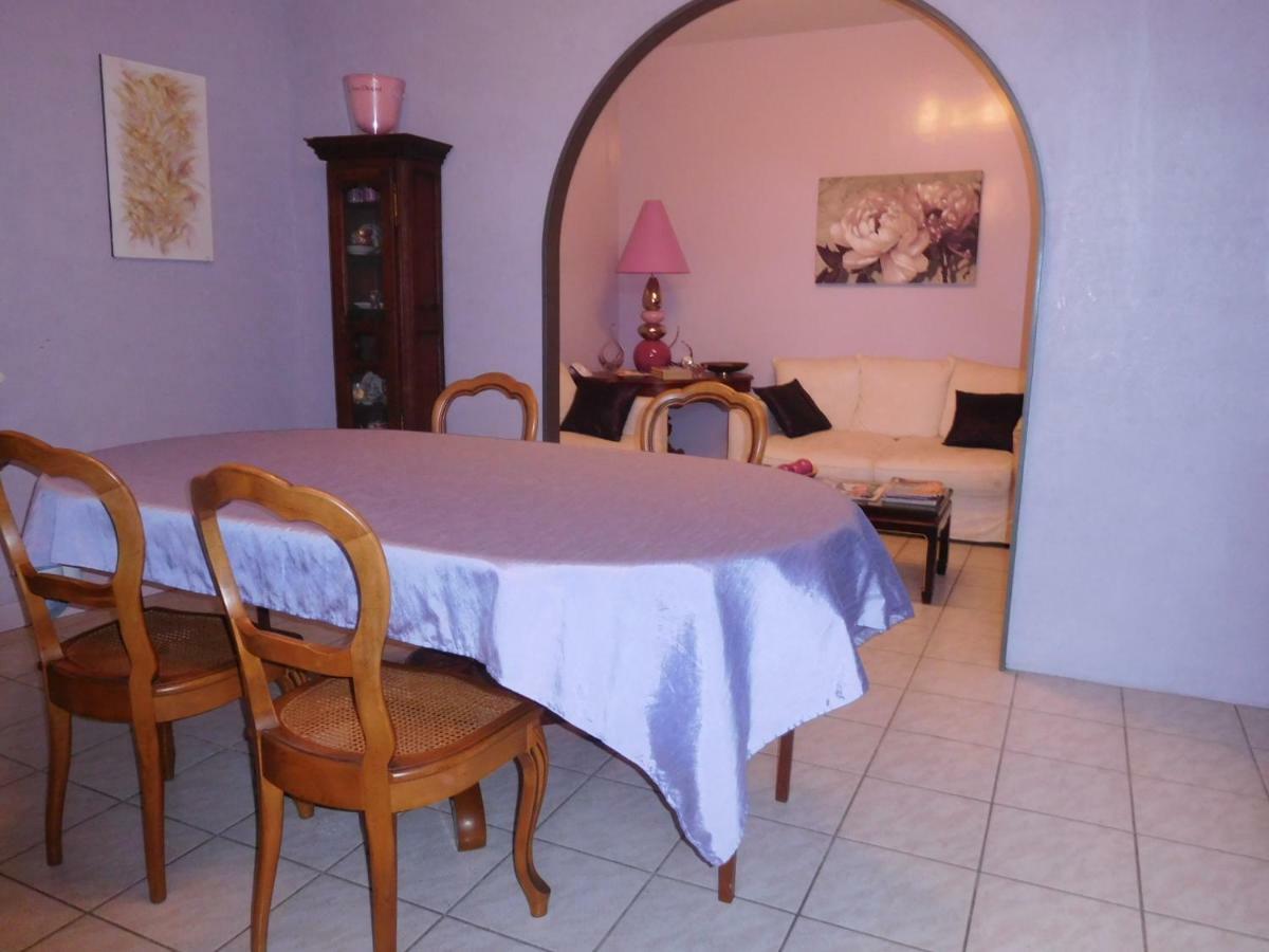La Chambre D'Amis La Costignieres Montgueux Luaran gambar