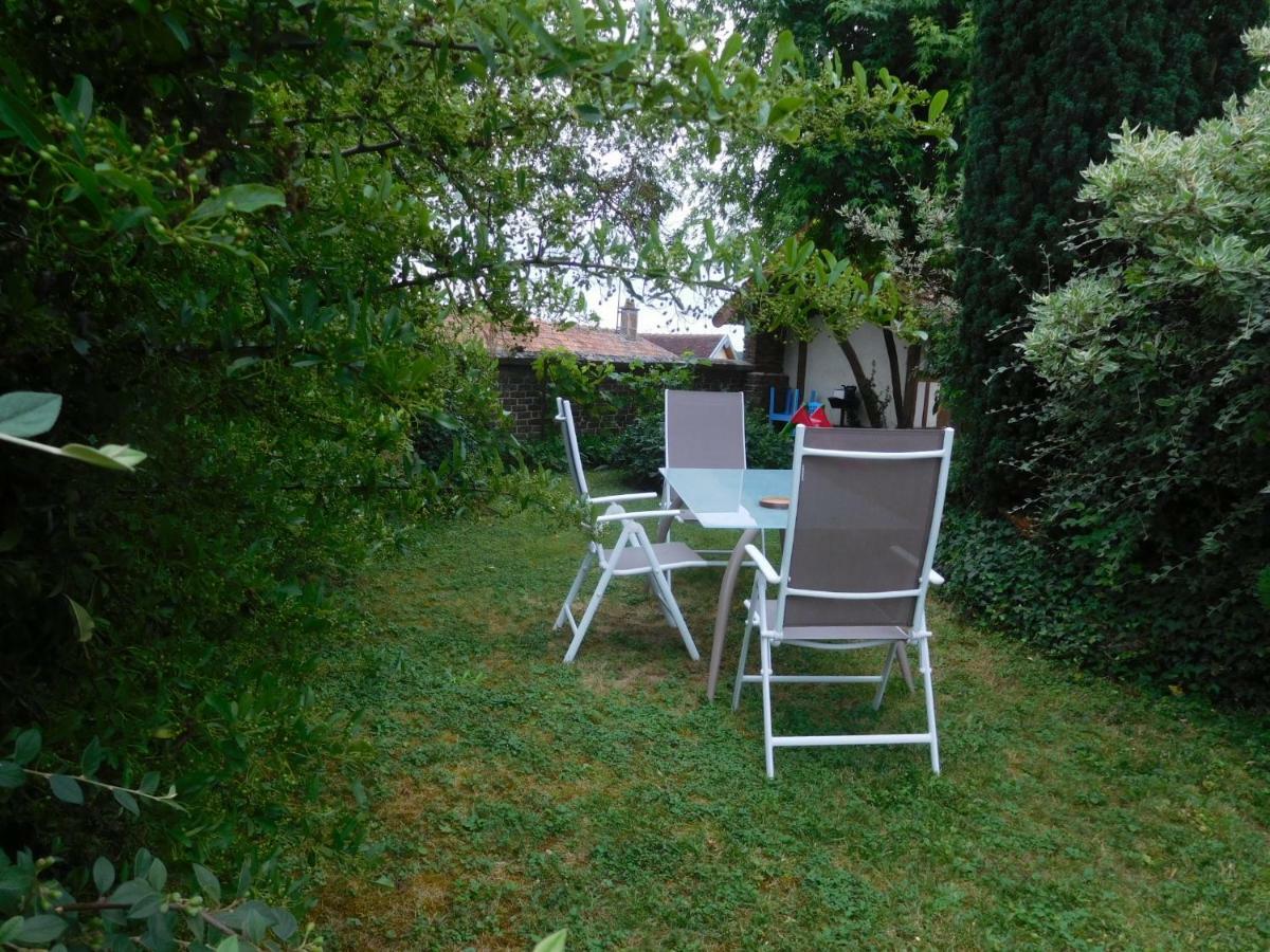 La Chambre D'Amis La Costignieres Montgueux Luaran gambar